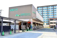 Takayama Nohi Bus Center building and numbered boarding bays